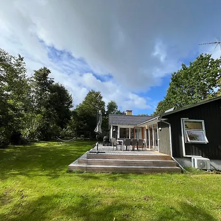 Hyggeligt Tæt På Og Byliv Feriehus Nyrup